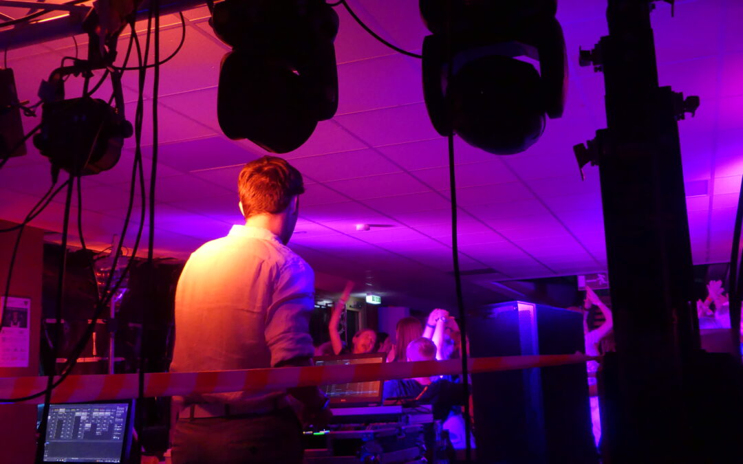 Sommerdisko am LMG – Ein unvergesslicher Abend unter dem Motto „La Dolce Vita“