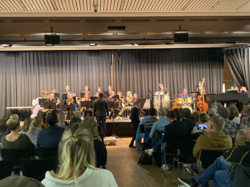 Big Band Landau Schulen musizieren Begegnungskonzert Blueberry