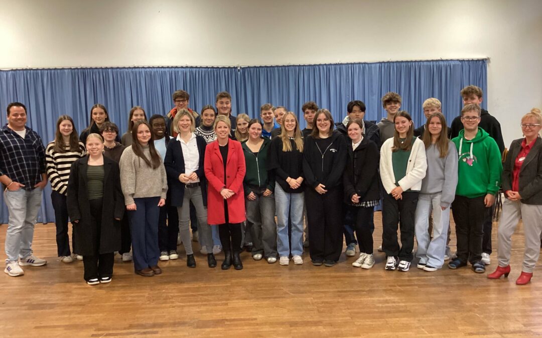 Schulbesuchstag Landtag Gruppenbild 2024 Horstmann Groß