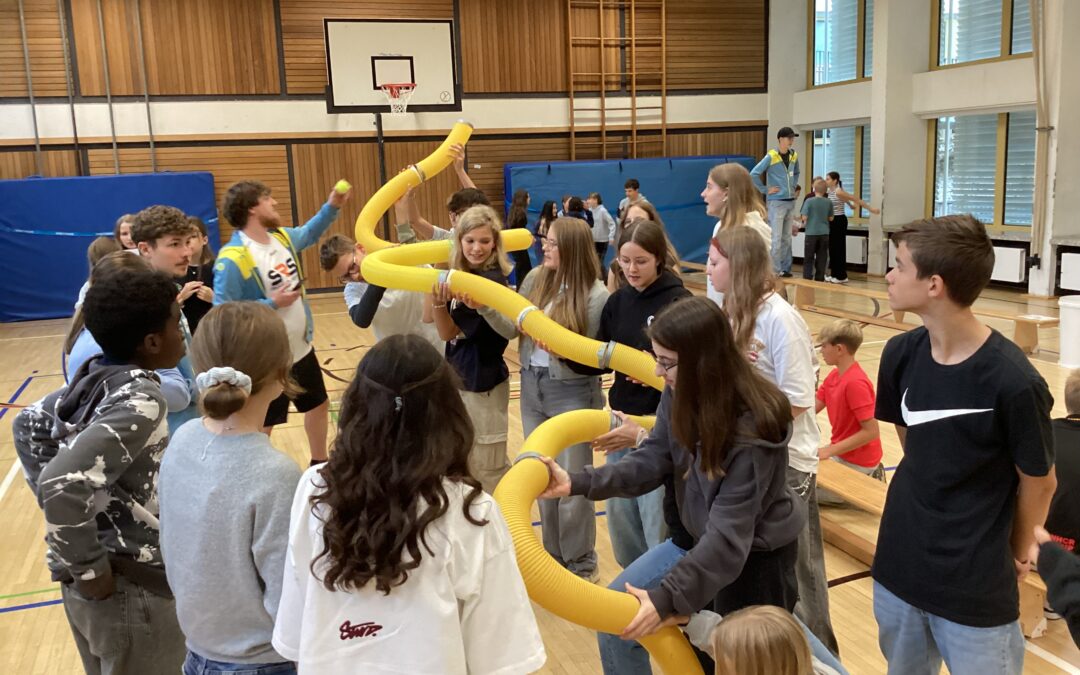 Teambuildingspiele – Stärkung der Gemeinschaft durch ein Sozialkompetenztraining für die Sek I