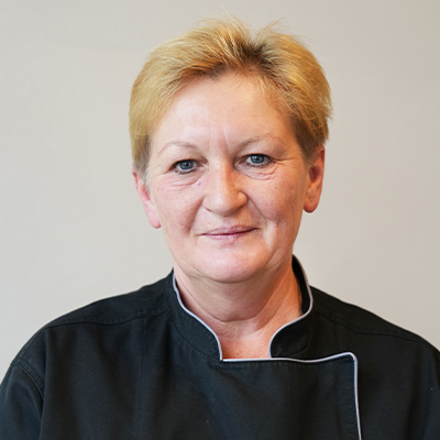 Valentina Eisfeld, Küchenhilfe am Landesmusikgymnasium