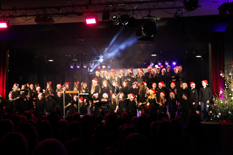 Weihnachtskonzert Mons-Tabor Montabaur 18.12.24 6er-Chor Müller MSS12-Musik-LK