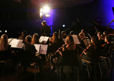 Streichervororchester des Landesmusiklgymnasiums RLP „Sägewerk“ beim Weihnachtskonzerten in Stadthalle Montabaur