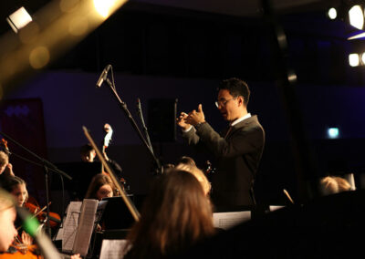 Streichervororchester des Landesmusiklgymnasiums RLP „Sägewerk“ beim Weihnachtskonzerten in Stadthalle Montabaur